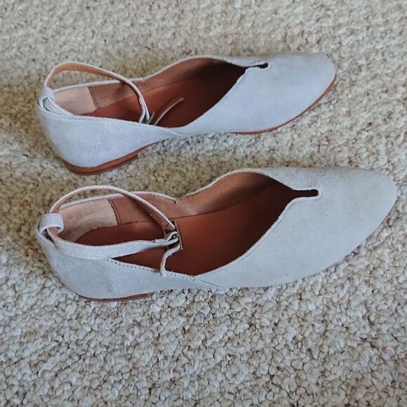 Charleston Shoe Co Suede Ballet ankle closure Flat in gray Size 8 - Picture 4 of 12